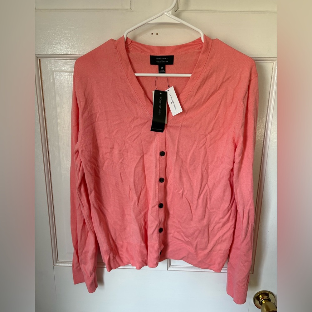NWT Banana Republic Forever V-Neck Cardigan Sweater in Coral Peach Pink - Medium